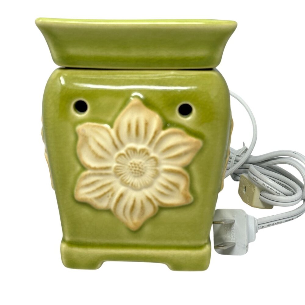 Scentsy Daphne Wax Warmer Green Cream Flower Mid Size Electric